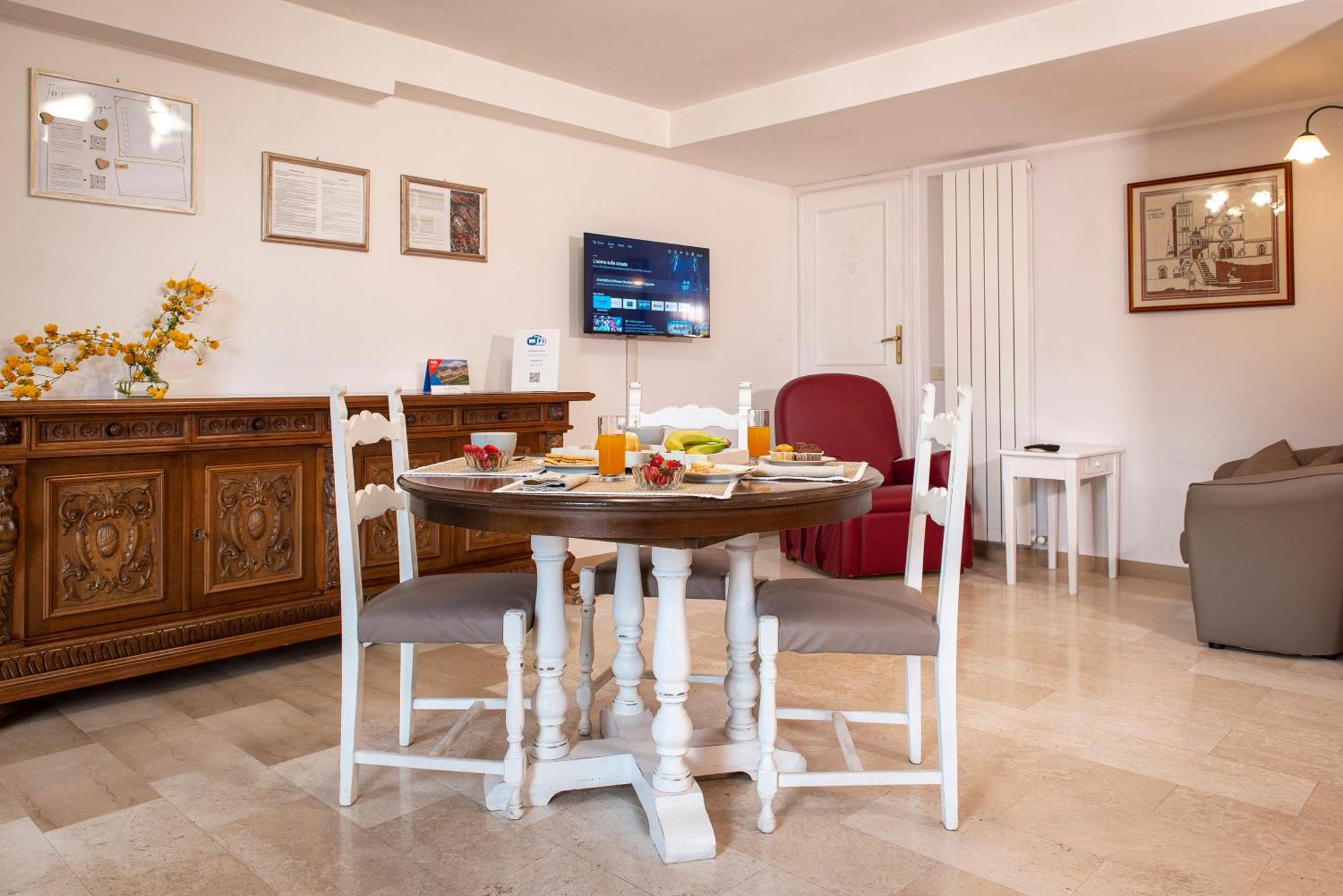 Appartamento Con Parcheggio E Giardino Асизи Екстериор снимка